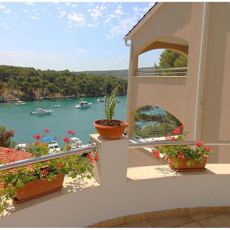 Apartments Elvi - Amazing Position & Parking Primošten Екстериор снимка