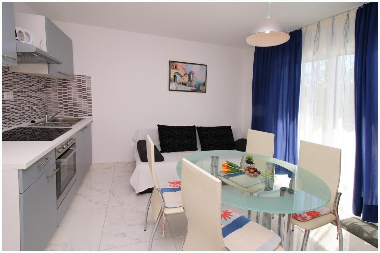 Apartments Elvi - Amazing Position & Parking Primošten Екстериор снимка