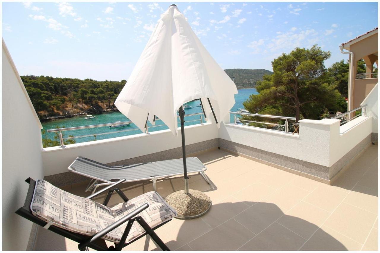 Apartments Elvi - Amazing Position & Parking Primošten Екстериор снимка