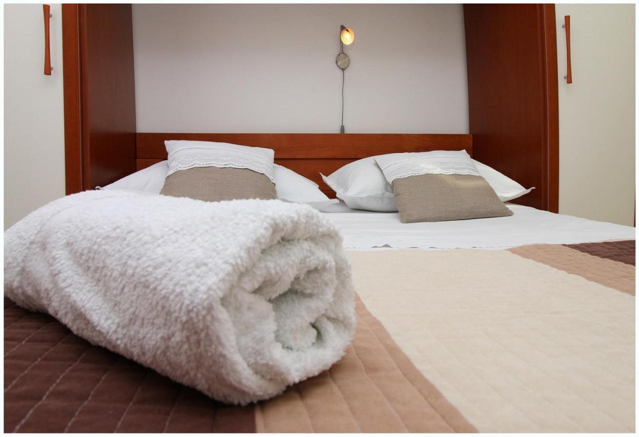 Apartments Elvi - Amazing Position & Parking Primošten Екстериор снимка