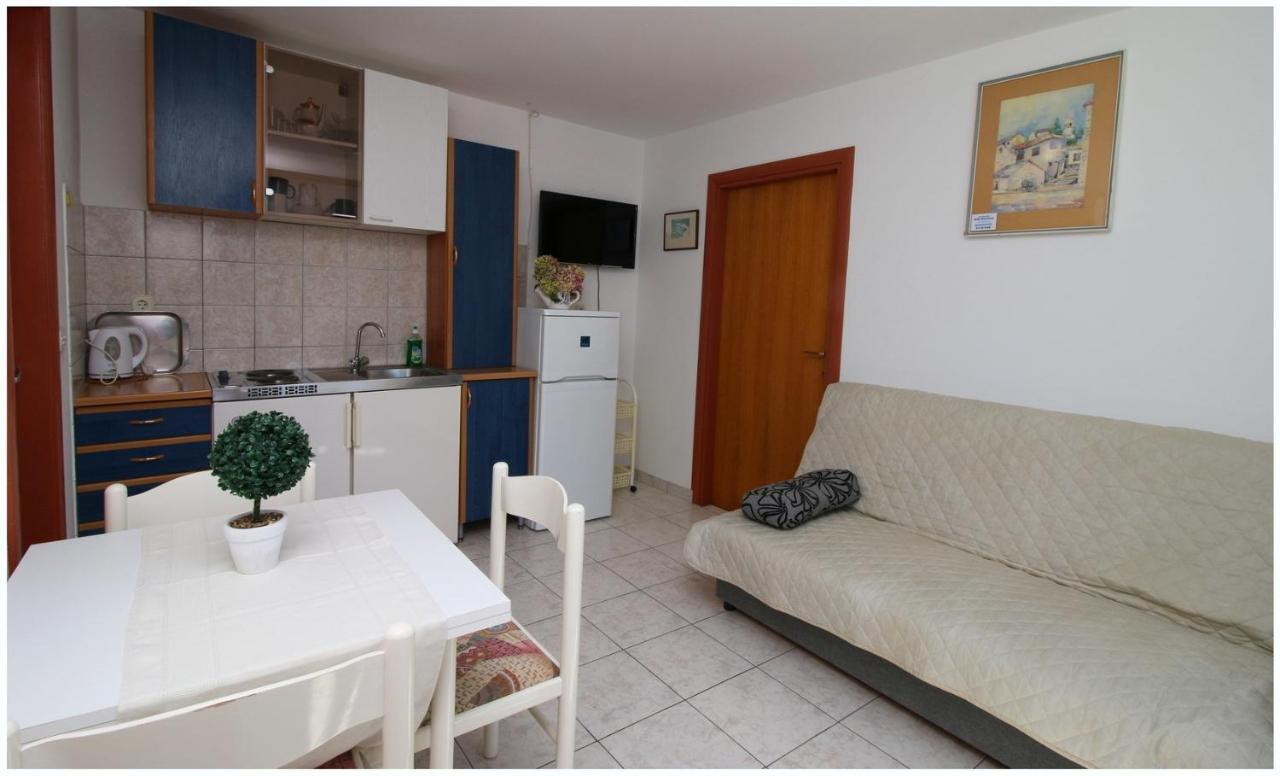 Apartments Elvi - Amazing Position & Parking Primošten Екстериор снимка