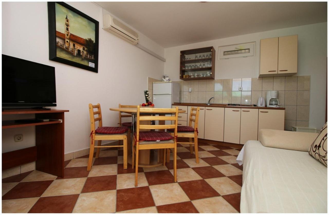 Apartments Elvi - Amazing Position & Parking Primošten Екстериор снимка