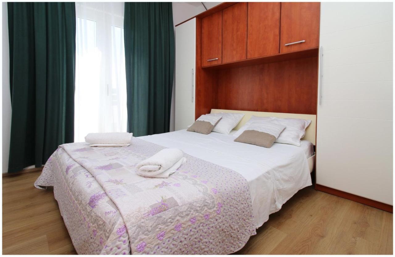 Apartments Elvi - Amazing Position & Parking Primošten Екстериор снимка